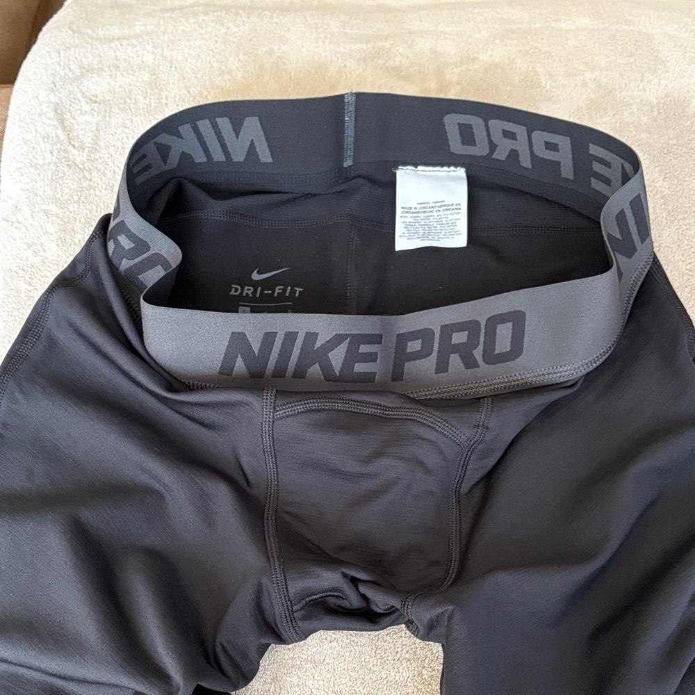 Nike Pro Dri-FIT Compression Tights – Men’s Large – Black